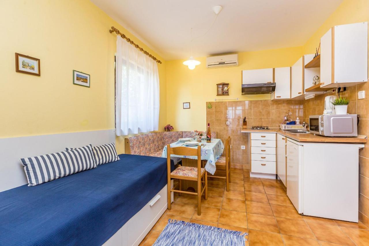 Apartments With A Parking Space Njivice, Krk - 5325 Exterior foto